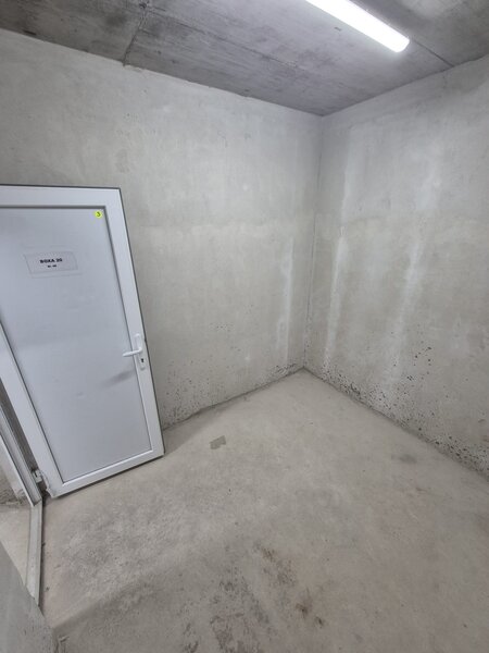 Inchiriez boxa depozitare 6,5 mp in Pipera (Ivory Residence), acces lift.